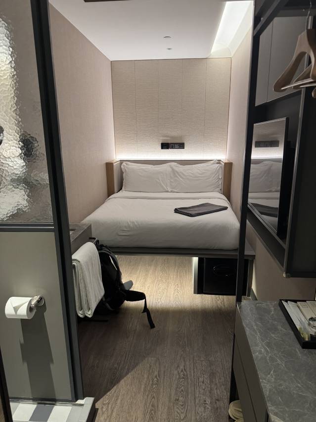 Claude Hotel - Newly renovated